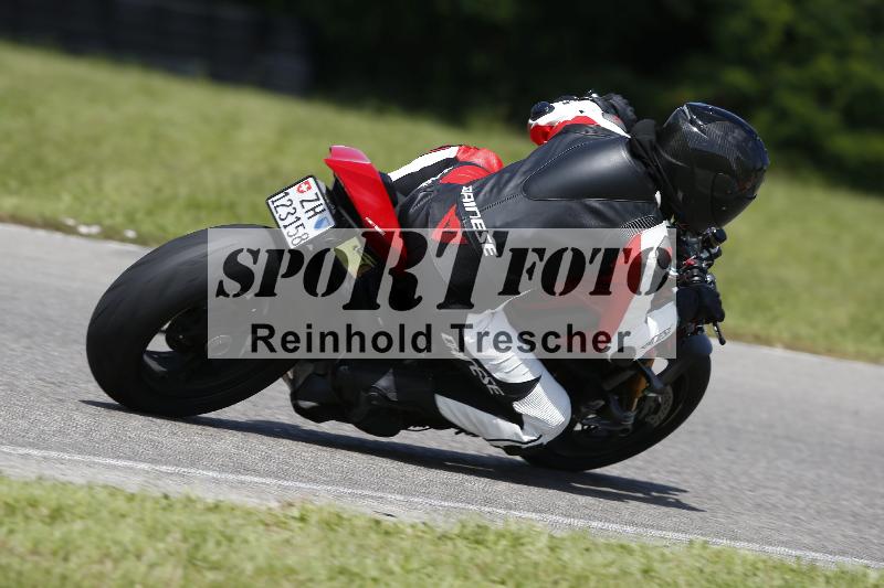 /Archiv-2024/29 12.06.2024 MOTO.CH Track Day ADR/Gruppe blau/71